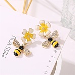 Alloy Enamel Dangle Stud Earrings, with Crystal Rhinestone, Bees with Flower, Golden, 35mm(FS-WG4CB67-01)