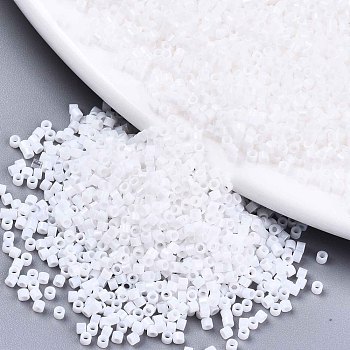 11/0 Grade A Glass Seed Beads, Cylinder, Uniform Seed Bead Size, Frosted Colours, White, 1.5x1mm, Hole: 0.5mm, about 2000pcs/10g