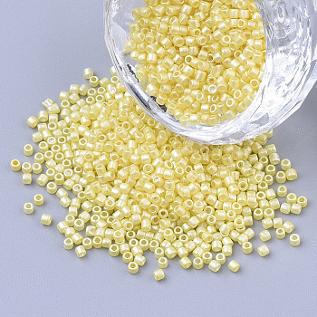Pearlized Cylinder Seed Beads, Uniform Size, Light Yellow, 1.5~2x1~2mm, Hole: 0.8mm, about 4000pcs/bag, about 50g/bag